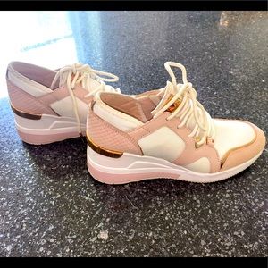 Michael Kors Shoes (6.5) in Rose Gold/Pink/White